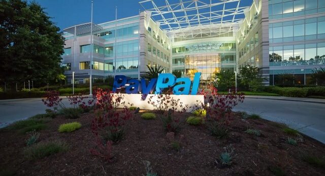 PayPal: ‘Παγώνουν’ οι περισσότερες συναλλαγές
