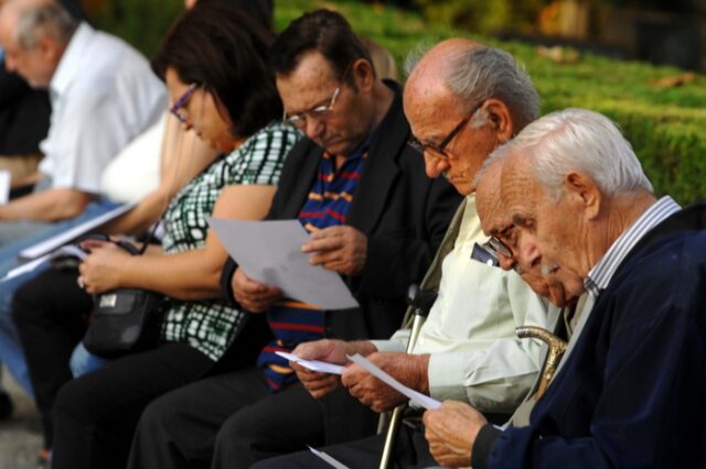 Συντάξεις: Εργασία μέχρι τελικής πτώσεως. Ποιοι θα δουλεύουν για επιπλέον 17 χρόνια