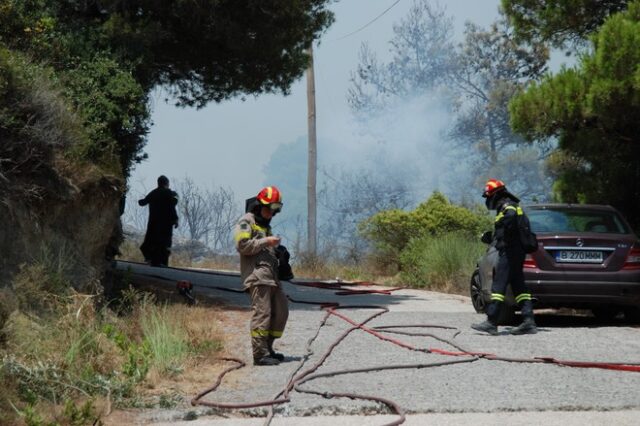 Σε εξέλιξη πυρκαγιά στην Κέρκυρα