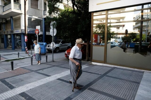 Νέο πετσόκομμα στις επικουρικές συντάξεις. Αναλυτικά τα ποσά που χάνουν οι συνταξιούχοι