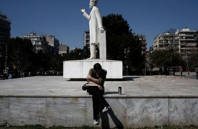 Πρωταθλήτρια στην ανεργία η Ελλάδα, αλλά με μείωση τον Μάιο