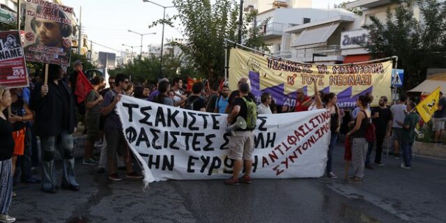 Αντιφασιστική πορεία στην μνήμη του Φύσσα: Ισχυρό μήνυμα κατά του φασισμού αλλά και μικροεπεισόδια