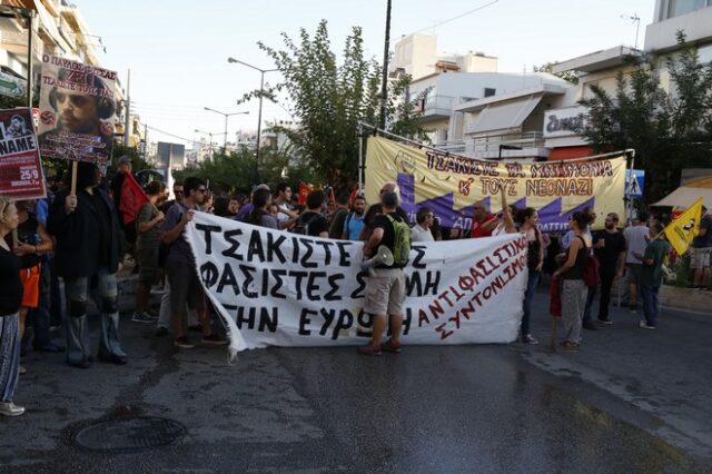 Αντιφασιστική πορεία στην μνήμη του Φύσσα: Ισχυρό μήνυμα κατά του φασισμού αλλά και μικροεπεισόδια