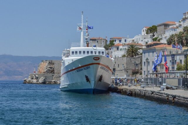 ΦΠΑ στα νησιά: Πως αλλάζουν τα ναύλα και οι τιμές των προϊόντων