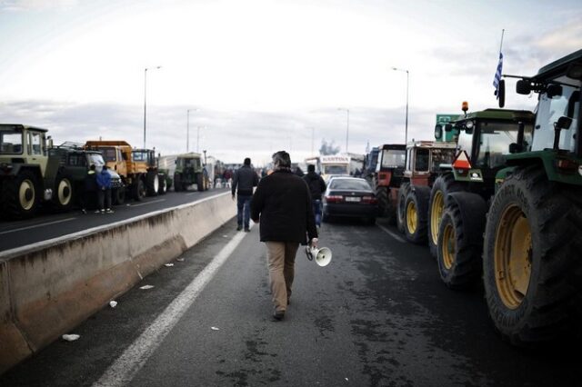 Ζεσταίνουν τα τρακτέρ οι αγρότες. ετοιμάζουν μπλόκα και κινητοποιήσεις