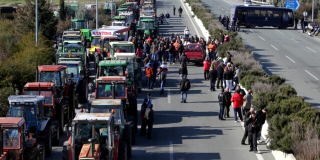 Ζεσταίνουν τις μηχανές αγρότες, κτηνοτρόφοι και αλιείς. Κινητοποιήσεις κατά των νέων μέτρων