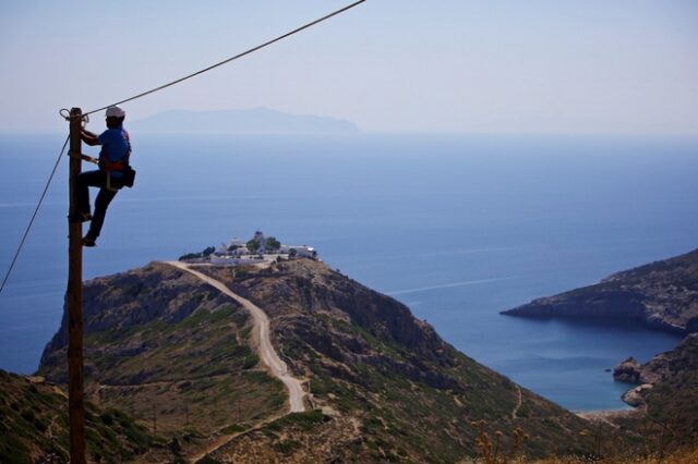 Πως φτάνει το ίντερνετ και τηλεφωνία ακόμη και στο πιο μακρινό ελληνικό νησί;