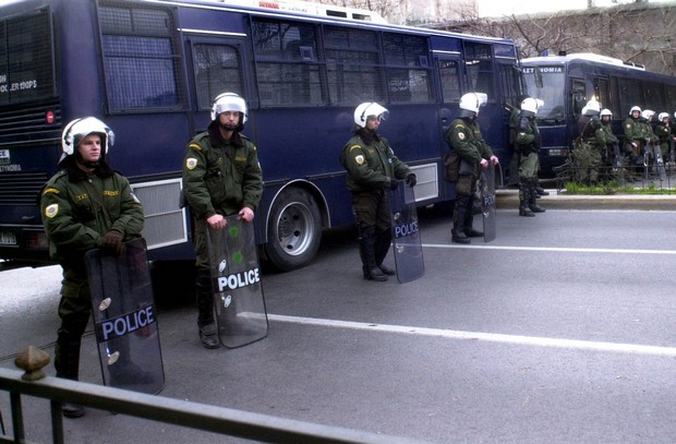 ‘Θερμόαιμο’ παρών στο Μοναστηράκι από Ολυμπιακούς και Σέρβους χούλιγκανς. Αυστηρά μέτρα της ΕΛΑΣ για ‘αποτροπή ραντεβού’ με Κροάτες