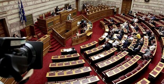 LIVE εικόνα: Ψηφίζεται το νομοσχέδιο για τα ΜΜΕ στη Βουλή