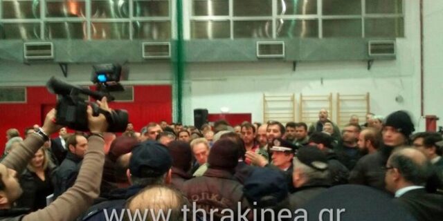 Αλεξανδρούπολη: Αγρότες και κτηνοτρόφοι επιτέθηκαν σε υπουργούς και βουλευτές