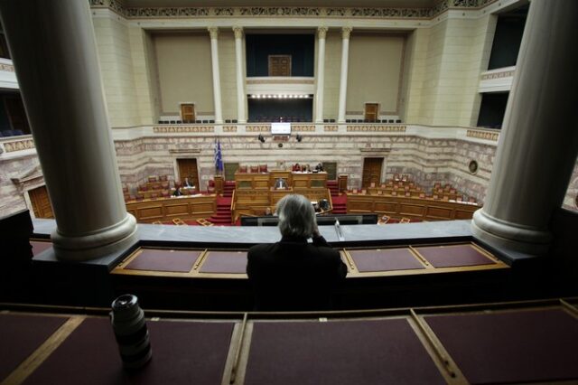 Νόμο που θα προστατεύει τους μικροδανειολήπτες, προανήγγειλε ο Σταθάκης