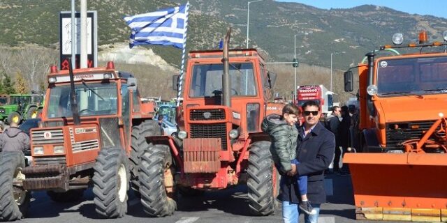 Σε επ’ αόριστον αποκλεισμό των ελληνοβουλγαρικών συνόρων προχωρούν οι αγρότες του Έβρου