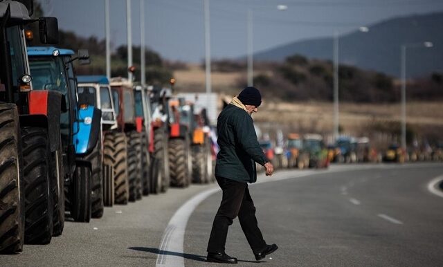 Οι αγρότες απειλούν να μην προσέλθουν στη συνάντηση της Δευτέρας