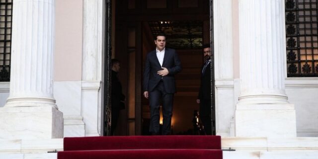 Ο Τσίπρας παρουσιάζει το ‘plan b’ στους αγρότες