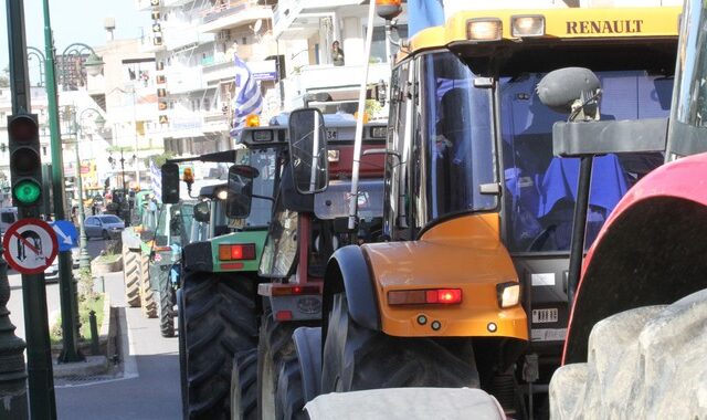 Συμφωνία αγροτών-αστυνομίας για να μπουν 17 τρακτέρ στο κέντρο