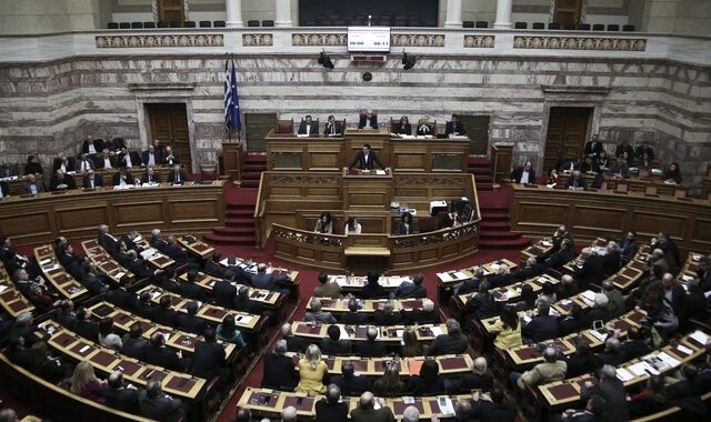 Χαμένοι στη μετάφραση της Μπόργιανς. Κλίμα πόλωσης στη Βουλή