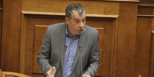 Σπατάλες του υπ. Άμυνας για το προσφυγικό καταγγέλλει ο Θεοδωράκης