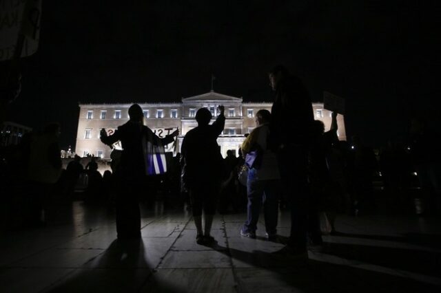 Βρέχει φόρους και δυστυχία