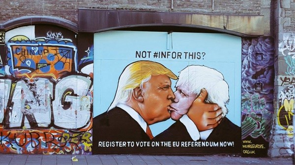 Ένα φιλί μεταξύ του Ντόναλντ Τραμπ και του Μπόρις Τζόνσον προειδοποιεί… κατά του Brexit