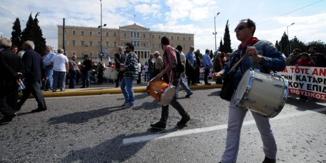 Μάχη μέσα και έξω από τη Βουλή για το Ασφαλιστικό