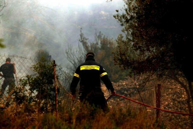 Νέα πυρκαγιά στην Κορινθία. Παραμένει σε εξέλιξη στη Θήβα