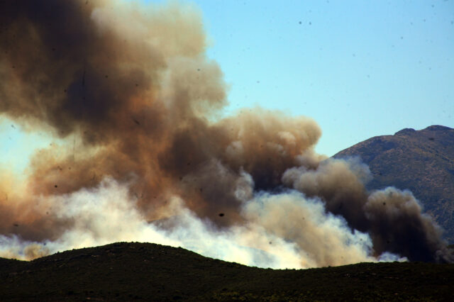 Φωτιά στη Νεμέα και σε κτίριο στην Αθήνα