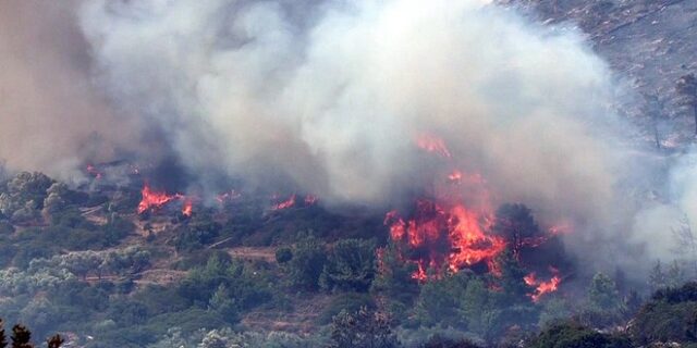 Υπό μερικό έλεγχο οι φωτιές σε Τζιά, Αταλάντη, Ηγουμενίτσα. Σε εξέλιξη σε Γορτυνία και Ζάκυνθο