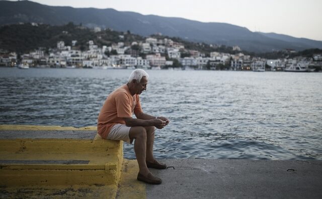 Προσωρινή σύνταξη μόνο σε όσους δεν έχουν ληξιπρόθεσμες οφειλές