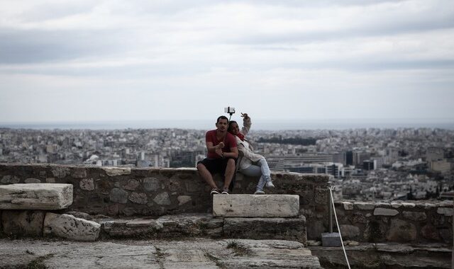 Πόσο ευτυχισμένοι είναι οι κάτοικοι των μεγαλύτερων πόλεων της ΕΕ; Τι έχουν να πουν οι Αθηναίοι;