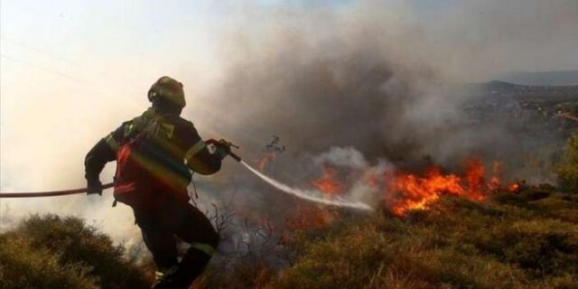 Φωτιά στο Καστρί Ευβοίας και στην Κέρκυρα