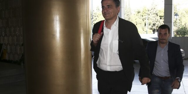 Απάντηση Τσακαλώτου σε Σκουρλέτη: Μαζί τα συμφωνήσαμε μαζί τα εφαρμόζουμε