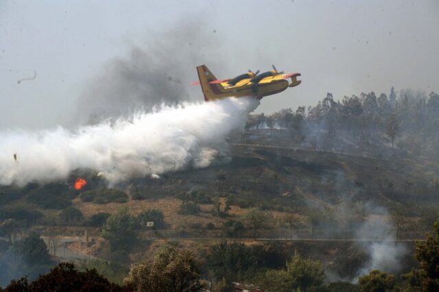 Σε εξέλιξη μεγάλη δασική πυρκαγιά στο Πικέρμι