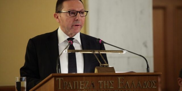 Στουρνάρας: Έξοδος στις αγορές το 2018, μόνο αν το χρέος κριθεί βιώσιμο