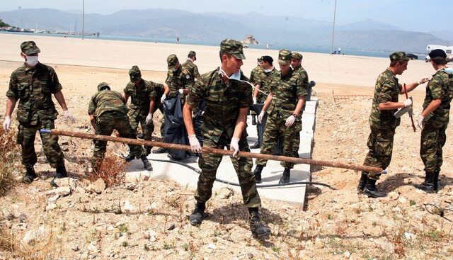 Μαξίμου καλεί Πεντάγωνο για τη στράτευση στα 18