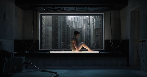 Ghost in the Shell: Η Σκάρλετ Τζοχάνσον αμφισβητεί την πραγματικότητα στο εντυπωσιακό πρώτο τρέιλερ