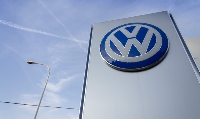 Διευρύνεται η έρευνα σε βάρος της VW για χειραγώγηση της αγοράς