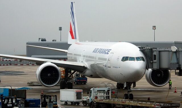 Σάλος στην Air France. Κατέβασαν 15 επιβάτες λόγω Τραμπ