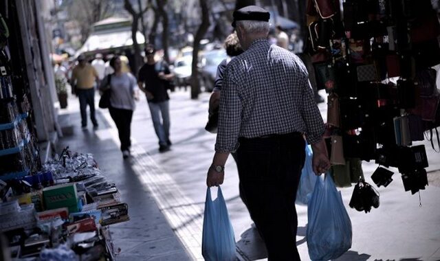 ΙΟΒΕ: Σταθερότητα στο οικονομικό κλίμα, επιδείνωση της καταναλωτικής εμπιστοσύνης