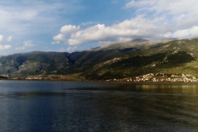 Ταξίδι στα Ιωάννινα: Ανακαλύπτοντας τα μυστικά της λίμνης