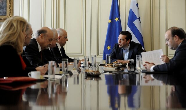 Τσίπρας σε τραπεζίτες: Δώστε ‘ανάσα’ σε νοικοκυριά και επιχειρήσεις