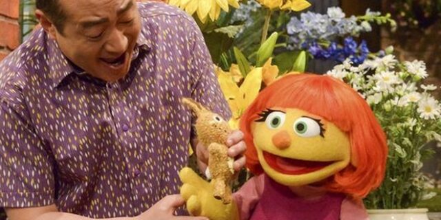 Το ‘Sesame Street’ υποδέχεται την Τζούλια, μια μαριονέτα με αυτισμό