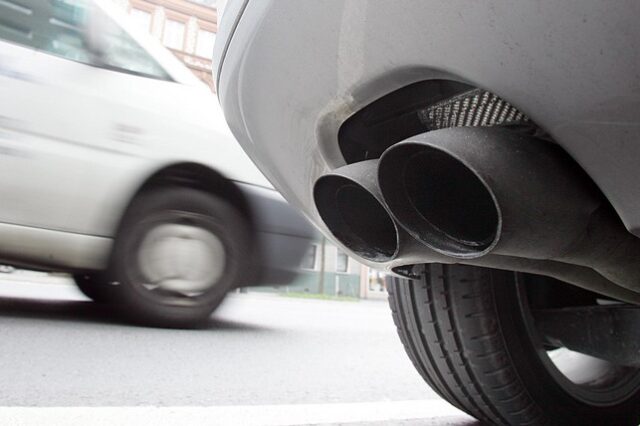 Πρόστιμα έως και 30.000 ευρώ ανά όχημα σε όσους κατασκευαστές παραποιούν ρύπους