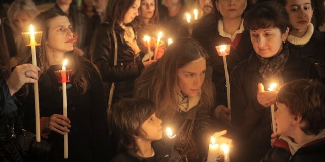 Λέρωσες το ρούχο σου με κερί; Να τι πρέπει να κάνεις