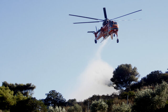 Άμεση η επέμβαση της Πυροσβεστικής σε φωτιά στο Πόρτο Ράφτη