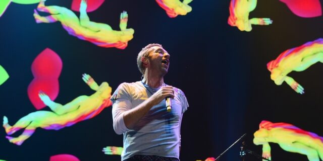 Το νέο τραγούδι των Coldplay για τους μετανάστες τιτλοφορείται ‘Aliens’