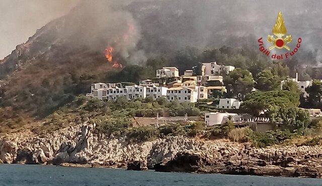 Δύο νεκροί στις φωτιές που κατακαίνε την Ιταλία