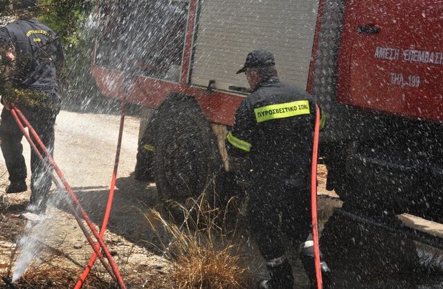 Μεγάλη πυρκαγιά σε μονοκατοικία στη Λάρισα