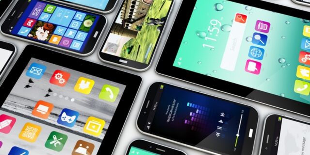 Πώς τα μεγάλα smartphones κατατρόπωσαν τα τάμπλετ