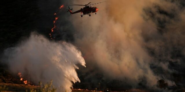 Νέα φωτιά στην Ανάβυσσο. Πέρασε από αυλές σπιτιών