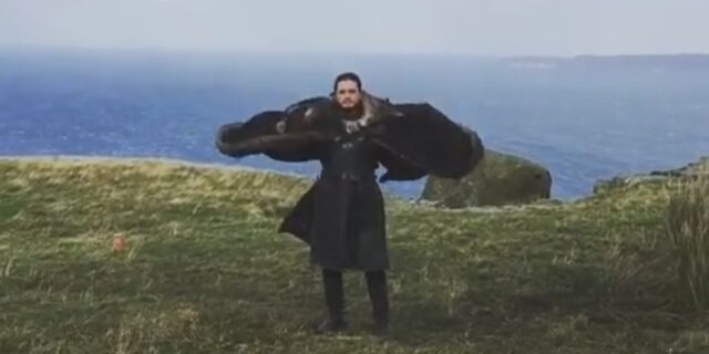 Game of Thrones: Ο Jon Snow νομίζει πως είναι δράκος και η Daenerys γελά